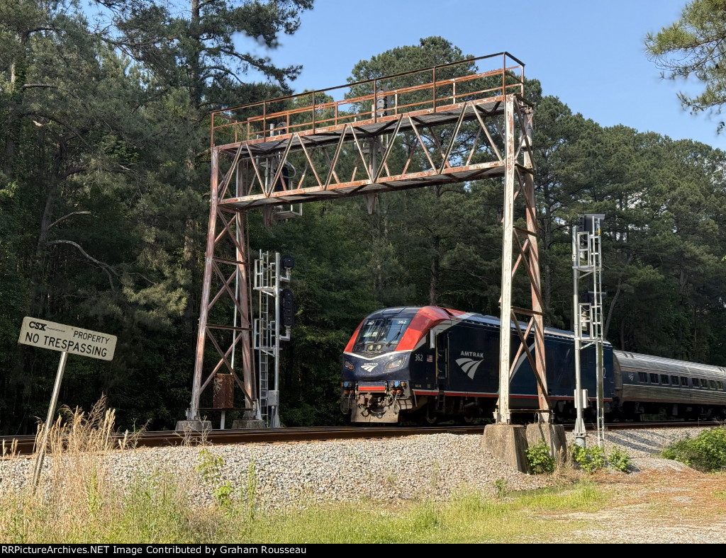 Amtrak 89 gets one last green from the ACL signal bridge